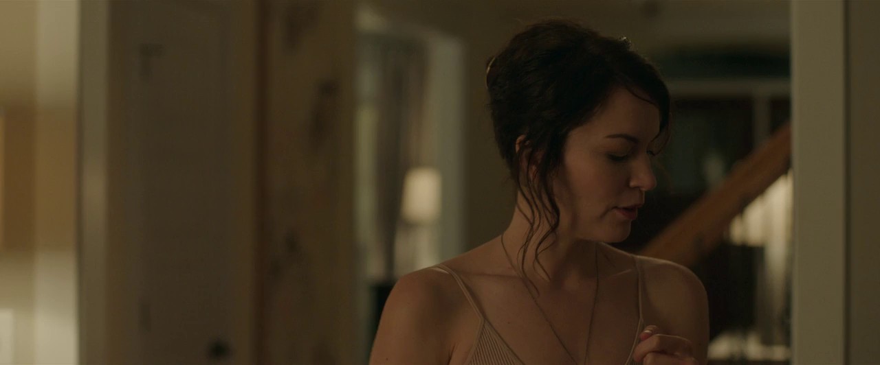 Holly Slept Over (2020) AMZN WEBRip Hindi + English 720p x264 AVC HE-AAC 2.0 ESub.mkv.0004